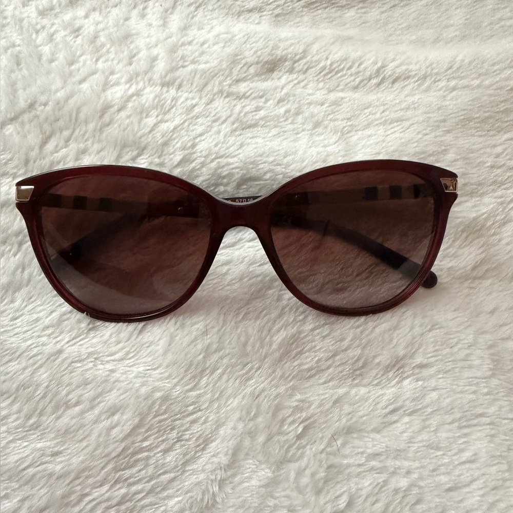 Burberry Elegant Burgundy Sunglasses